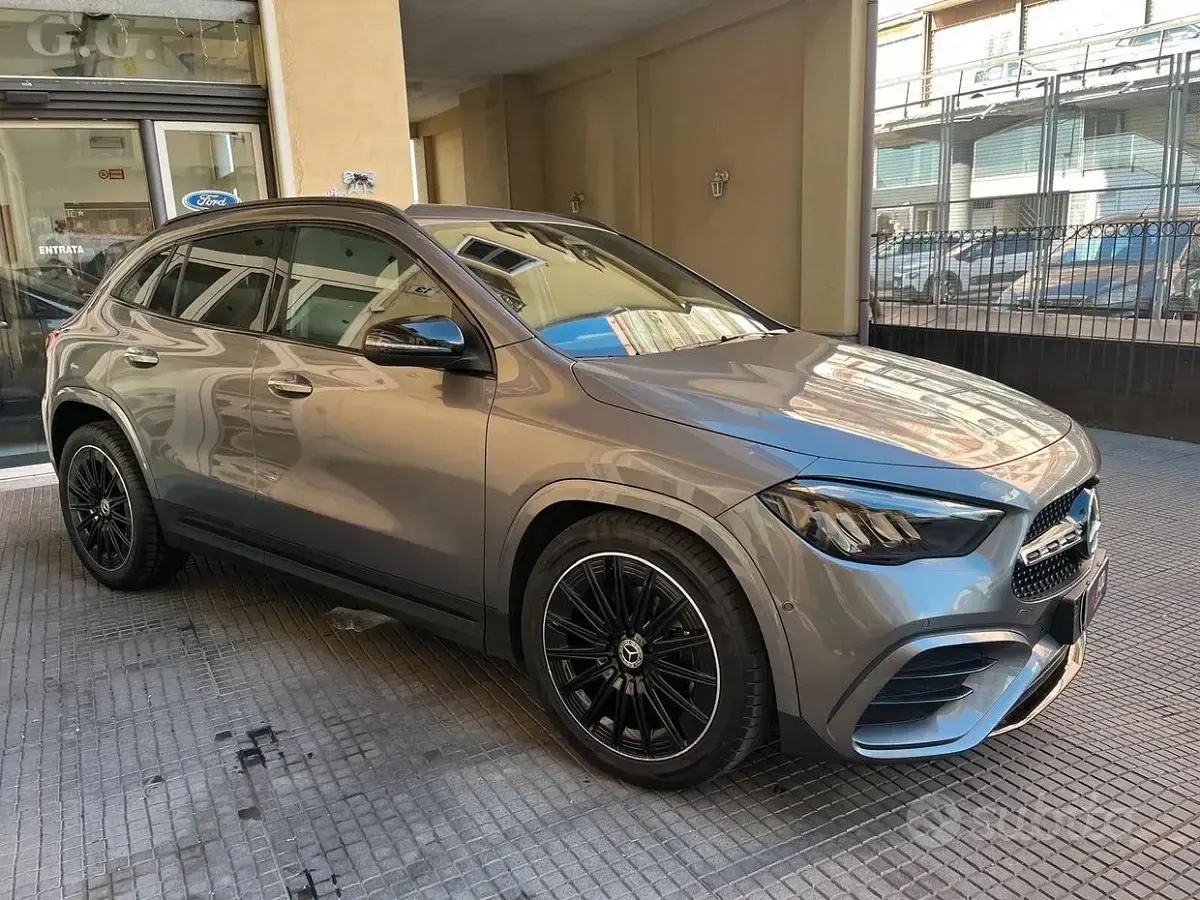 Usata Mercedes GLA200 AMG Line Premium 150 CV (110 kW) 2023 Grigio SUV
