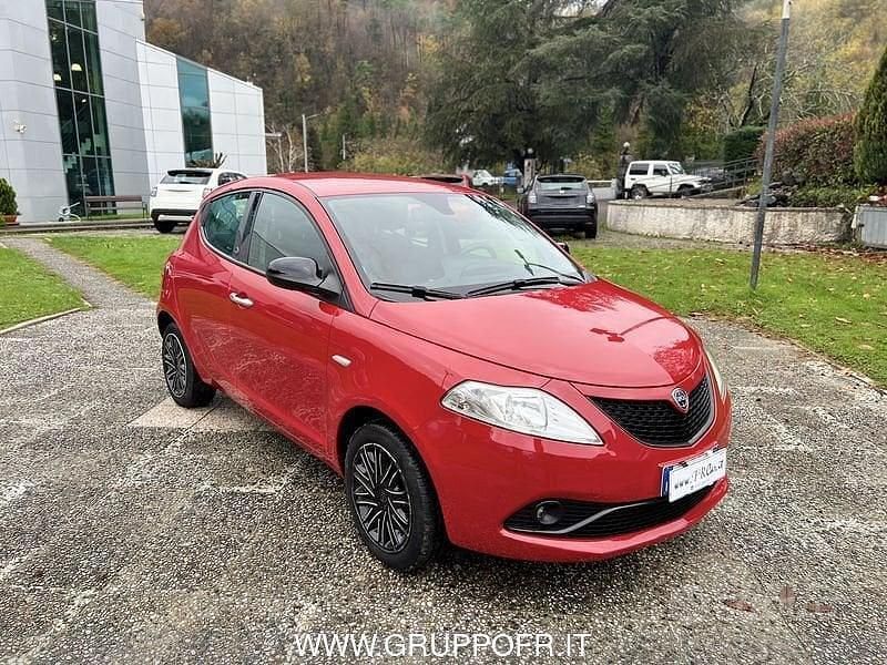 Usata Lancia Ypsilon Gold 69 CV (50 kW) 2020 Rosso Utilitaria