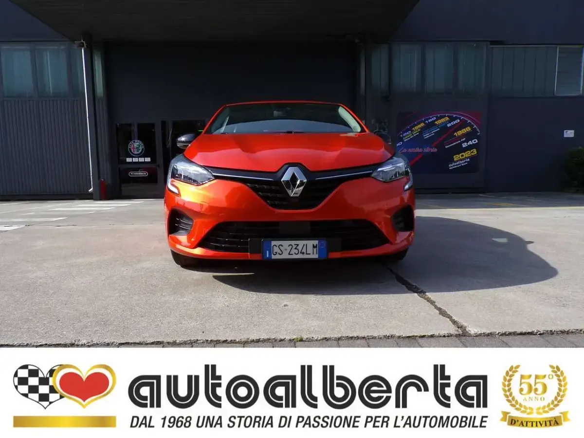 Usata Renault Clio Equilibre 67 CV (49 kW) 2023 Arancio metallizzato Utilitaria