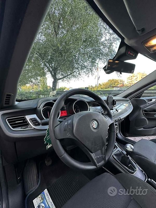 Usata Alfa Romeo Giulietta 120 CV (88 kW) 2010 Blu Utilitaria