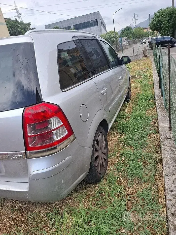 Usata Opel Zafira 110 CV (80 kW) 2012 Grigio Monovolume