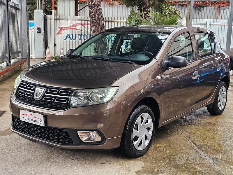 Usata Dacia Sandero Lauréate 75 CV (55 kW) 2018 Marrone Utilitaria