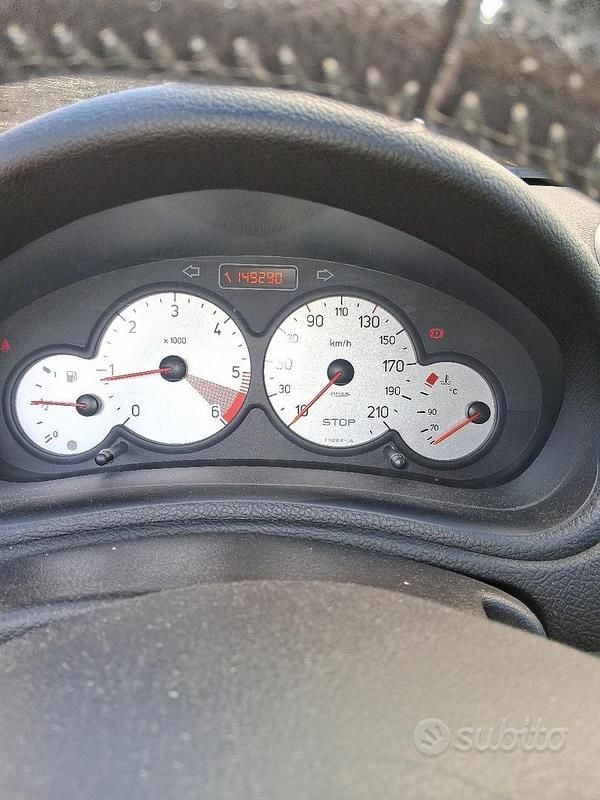Usata Peugeot 206 109 CV (80 kW) 2005 Grigio Cabrio