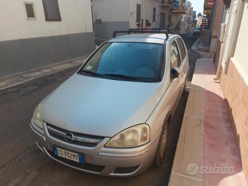 Argento Usata 2005 Opel Corsa Enjoy Tre volumi | 2000 € (Cara) - Immagine 1/4