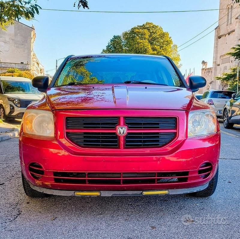 Usata Dodge Caliber 150 CV (110 kW) 2010 Rosso Utilitaria
