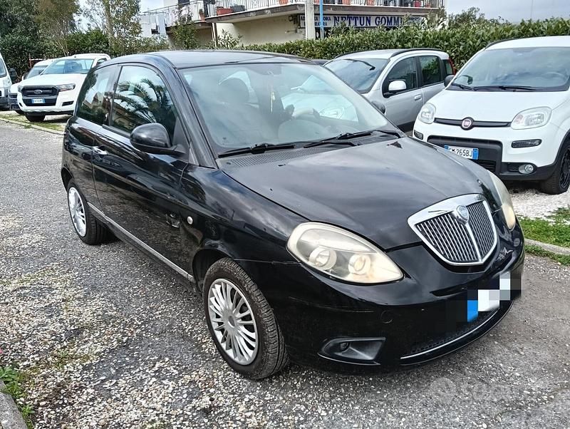 Usata Lancia Ypsilon 75 CV (55 kW) 2011 Nero Utilitaria