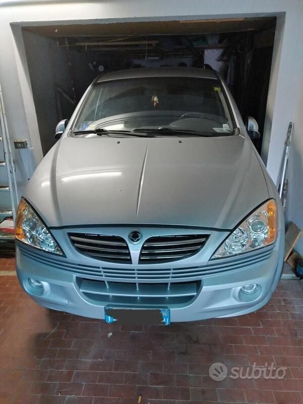 Usata Ssangyong (KGM) Kyron 141 CV (103 kW) 2006 Grigio SUV