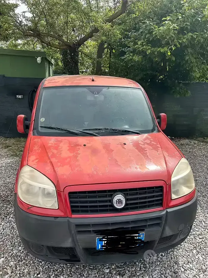 Käytetty Fiat Doblò 103 HP (75 kW) 2009 Punainen Tila-auto