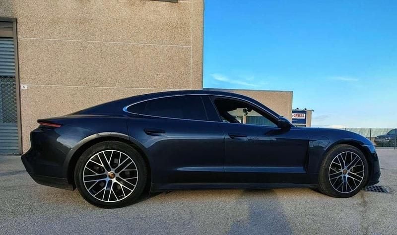 Usata Porsche Taycan 139 kW (190 CV) 2021 Bronzo Berlina