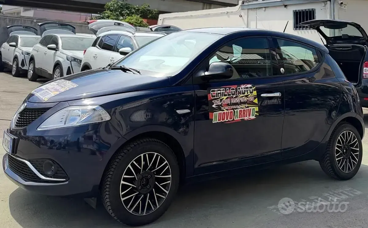 Usata Lancia Ypsilon 69 CV (50 kW) 2018 Blu Utilitaria