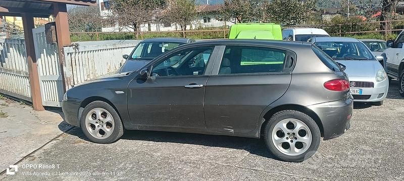 Usata Alfa Romeo 147 101 CV (74 kW) 2008 Grigio Utilitaria