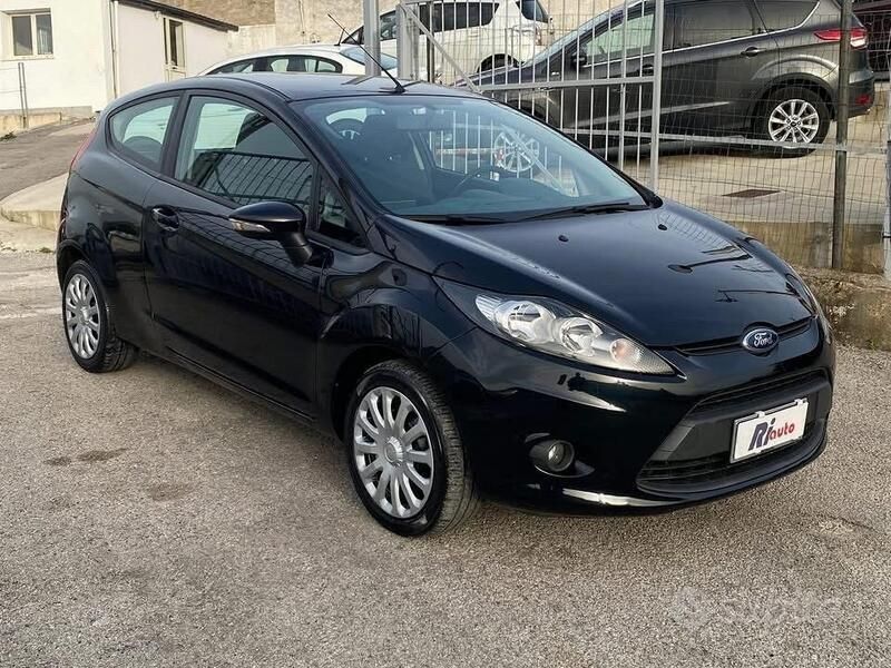 Usata Ford Fiesta 68 CV (50 kW) 2010 Nero Utilitaria