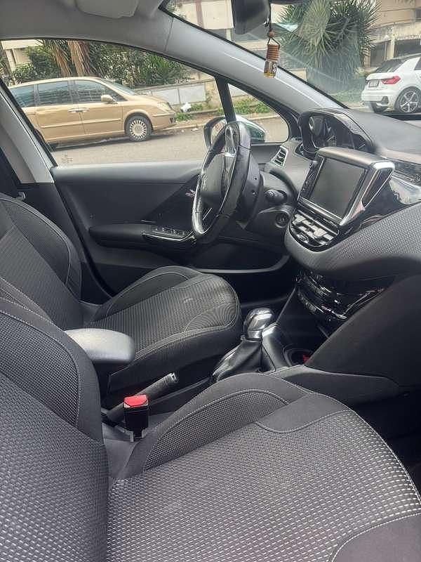 Gebraucht Peugeot 208 Allure 82 PS (60 kW) 2017 Kleinwagen