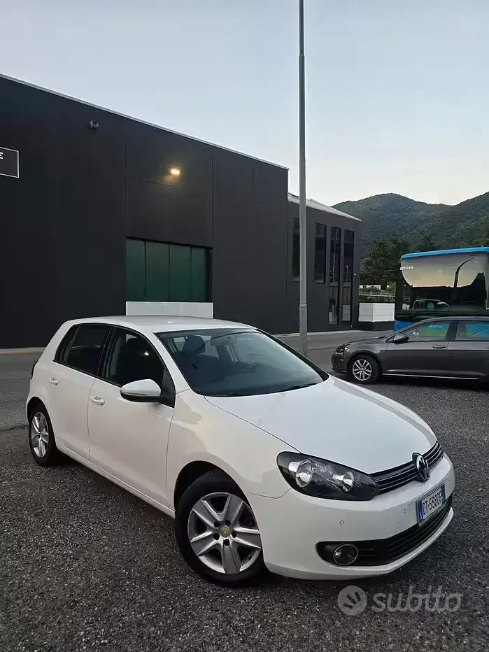 Usata VW Golf VI Highline 122 CV (89 kW) 2009 Bianco Utilitaria
