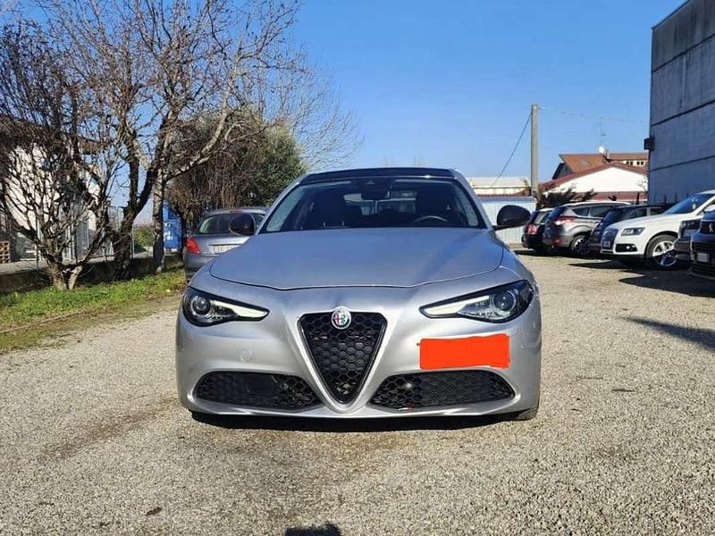 Usata Alfa Romeo Giulia Executive 160 CV (117 kW) 2019 Argento Berlina
