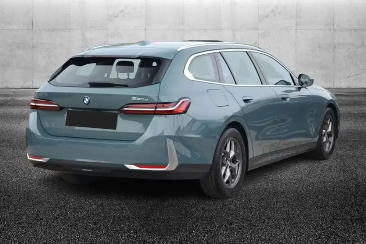 Usata BMW 520 197 CV (144 kW) 2025 Verde Station wagon