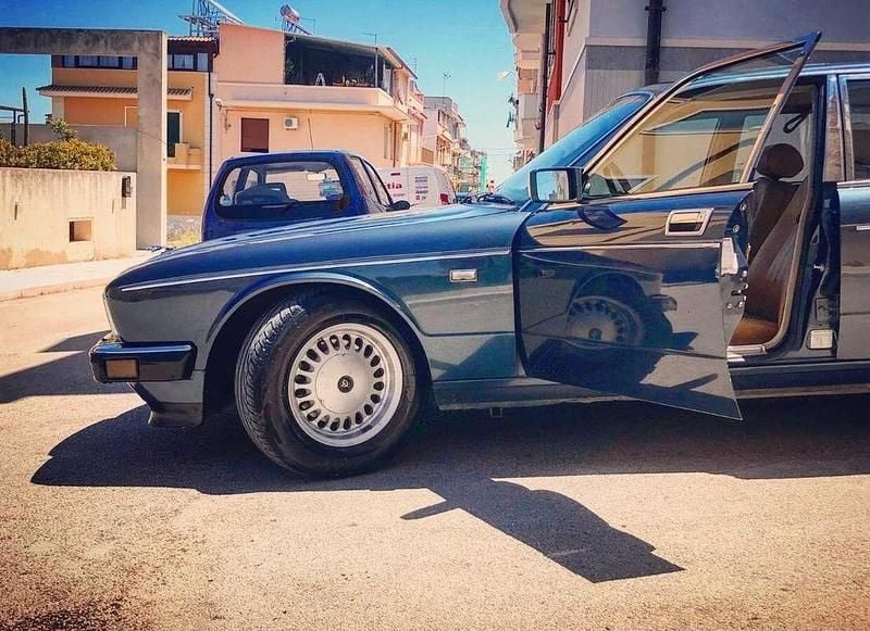 Usata Jaguar XJ40 Sovereign 234 CV (172 kW) 1990 Blu/azzurro Berlina