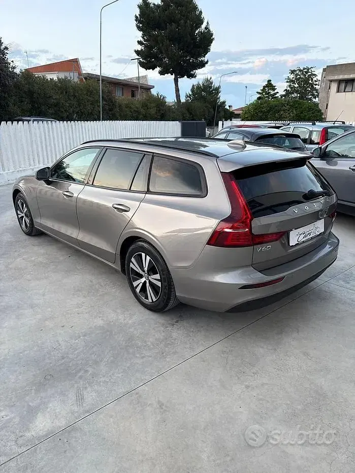 Usata Volvo V60 R-Design 150 CV (110 kW) 2019 Grigio Station wagon