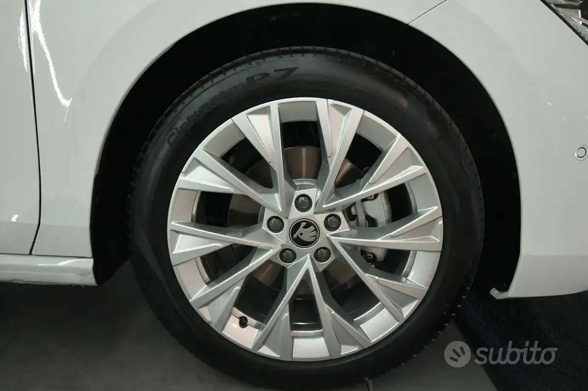Nuova Skoda Superb Style 150 CV (110 kW) 2026 Bianco Station wagon