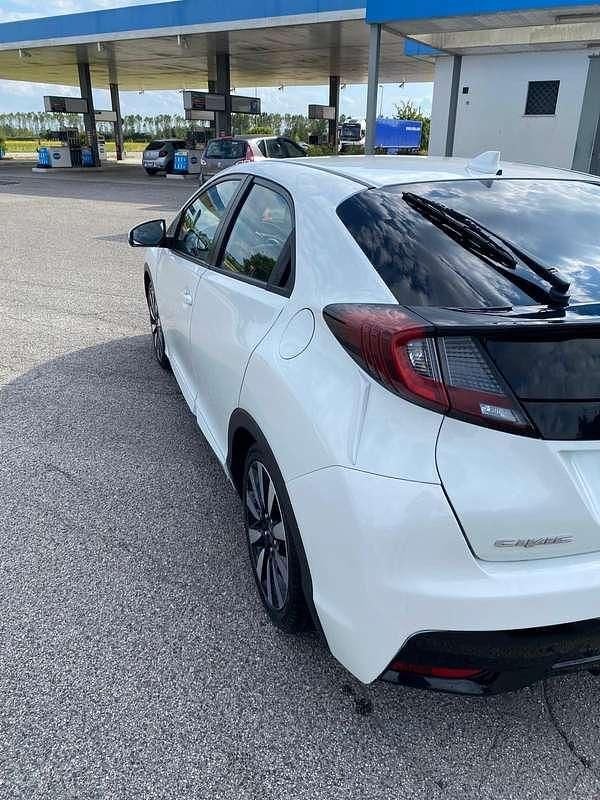 Usata Honda Civic Elegance 141 CV (103 kW) 2015 Berlina