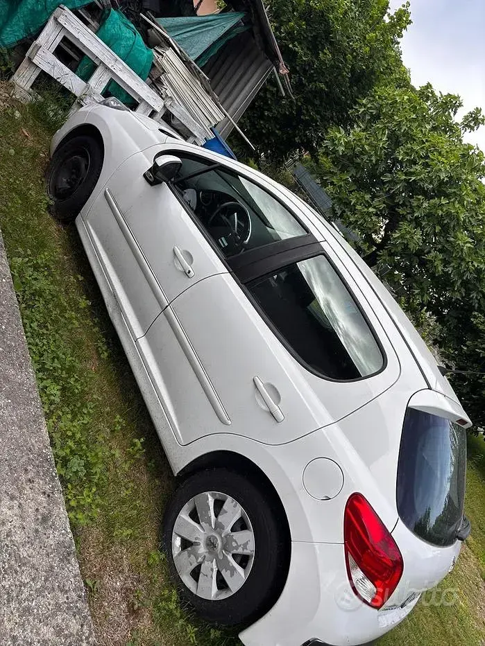 Usata Peugeot 207 73 CV (53 kW) 2012 Berlina