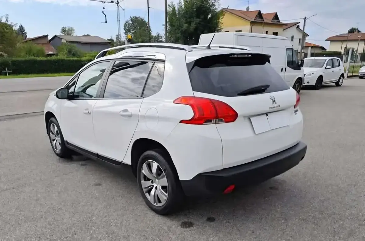 Usata Peugeot 2008 Allure 92 CV (67 kW) 2014 Bianco SUV
