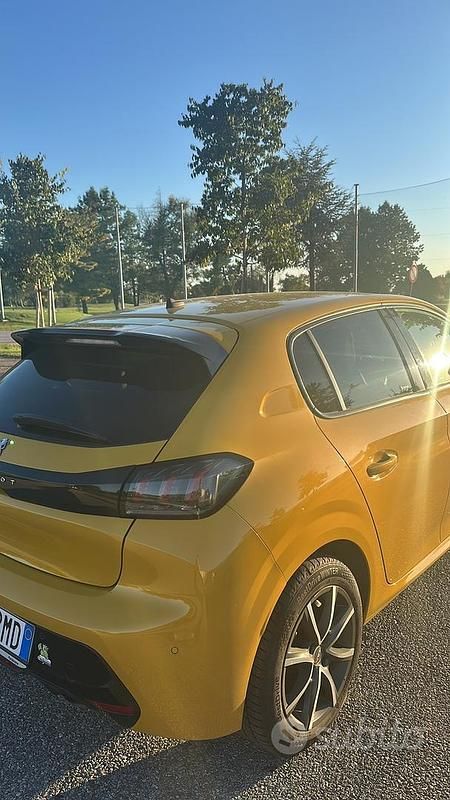 Usata Peugeot 208 2019 Giallo Utilitaria