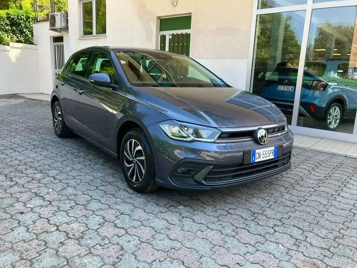 Usata VW Polo Life 95 CV (69 kW) 2023 Smokey grey Utilitaria