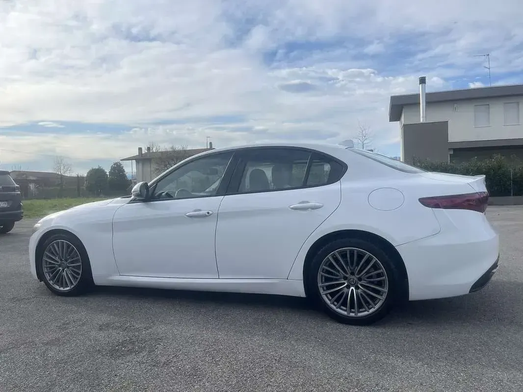 Usata Alfa Romeo Giulia Business 180 CV (132 kW) 2018 Bianco Berlina