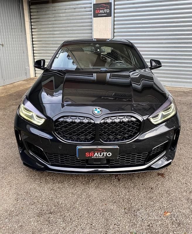 Begagnad BMW M135 Efficient Dynamics 306 HK (225 kW) 2021 Svart Halvkombi