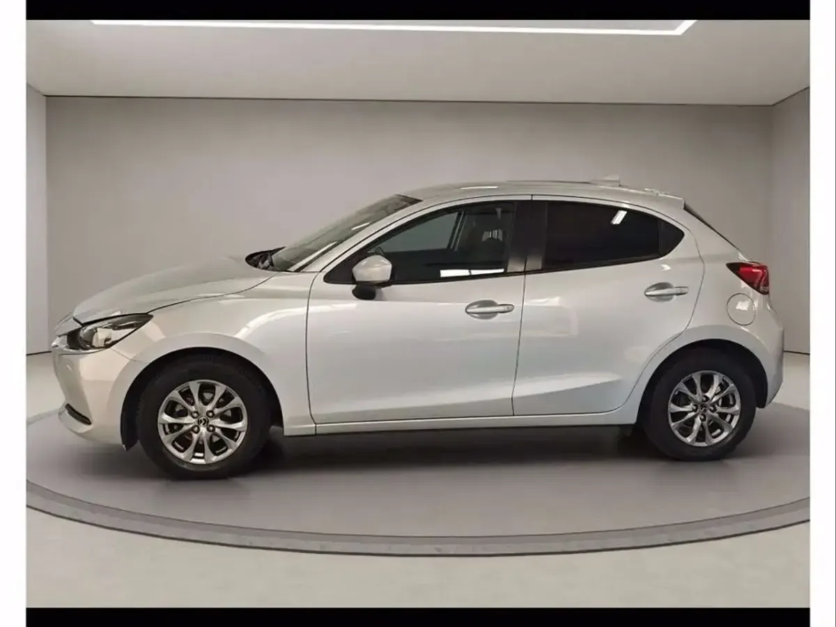 Usata Mazda 2 Evolve 90 CV (66 kW) 2020 Argento Berlina