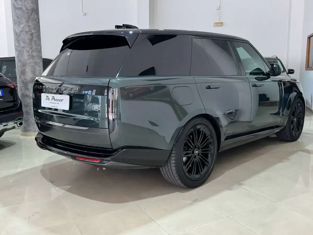 Usata Land Rover Range Rover HSE 300 CV (220 kW) 2022 British racing green SUV