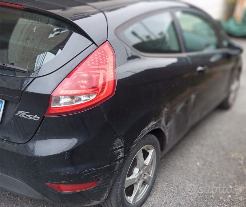Usata Ford Fiesta 68 CV (50 kW) 2009 Nero Utilitaria
