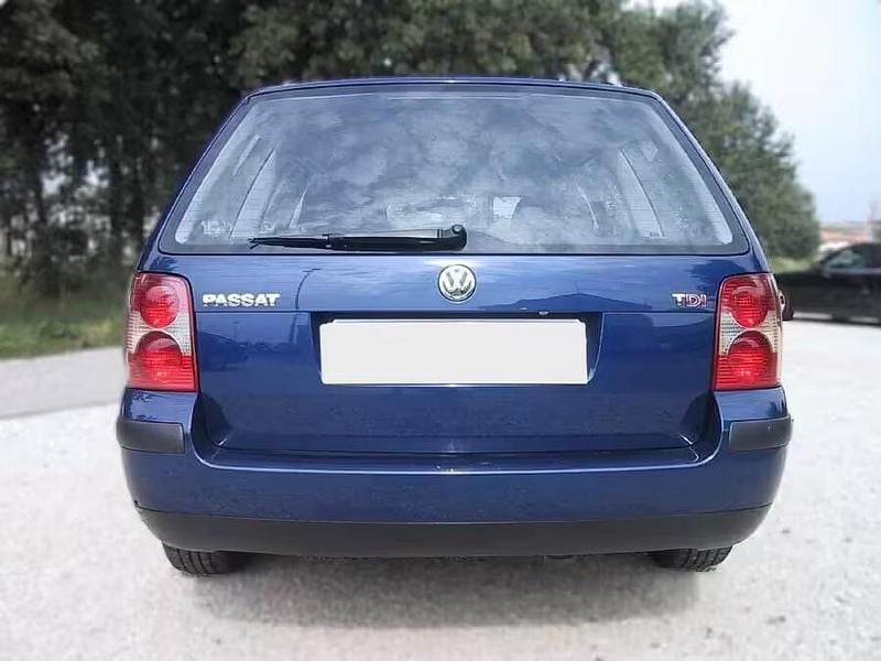 Usata VW Passat 130 CV (95 kW) 2002 Blu Berlina