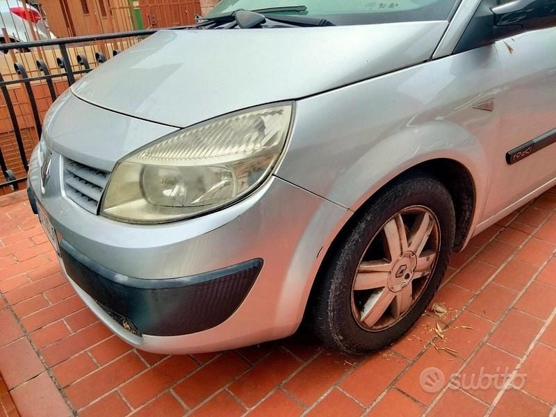 Usata Renault Scénic II 130 CV (95 kW) 2007 Grigio Monovolume