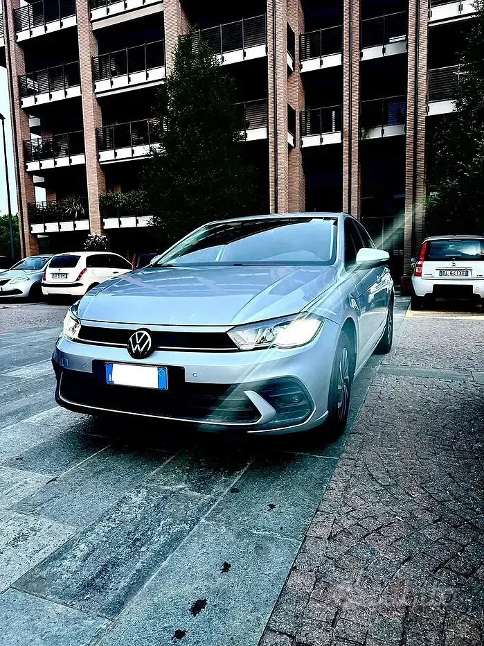 Usata VW Polo 80 CV (58 kW) 2023 Grigio Utilitaria