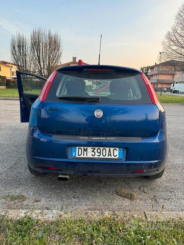 Usata Fiat Punto 76 CV (55 kW) 2007 Blu Utilitaria