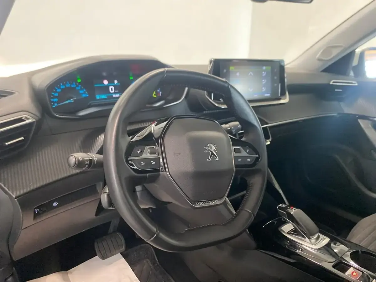 Usata Peugeot e-2008 Active 100 kW (136 CV) 2021 Bianco SUV