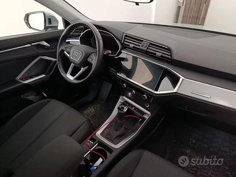 Gebraucht Audi Q3 Sport 150 PS (110 kW) 2024 Grau SUV