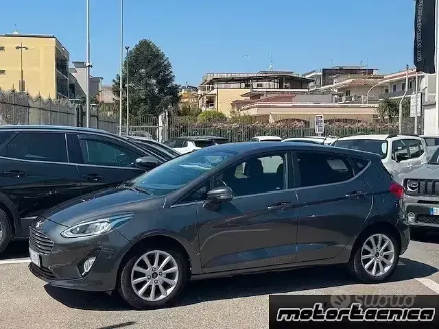 Usata Ford Fiesta Titanium 86 CV (63 kW) 2018 Grigio Utilitaria