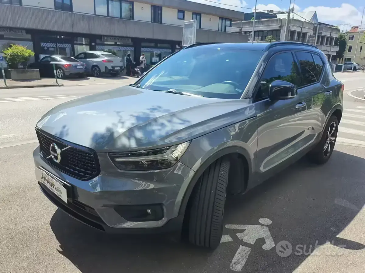 Usata Volvo XC40 R-Design 190 CV (139 kW) 2018 Grigio SUV