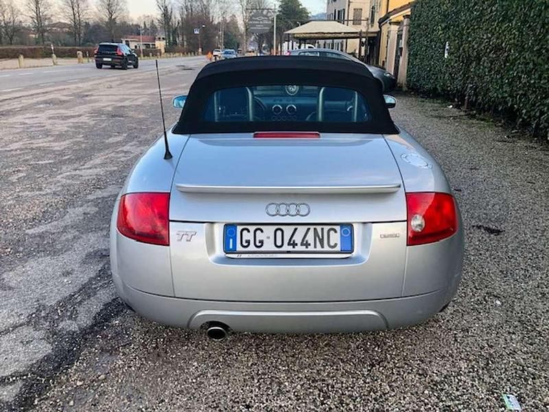 Usata Audi TT Roadster 179 CV (131 kW) 2000 Argento Cabrio