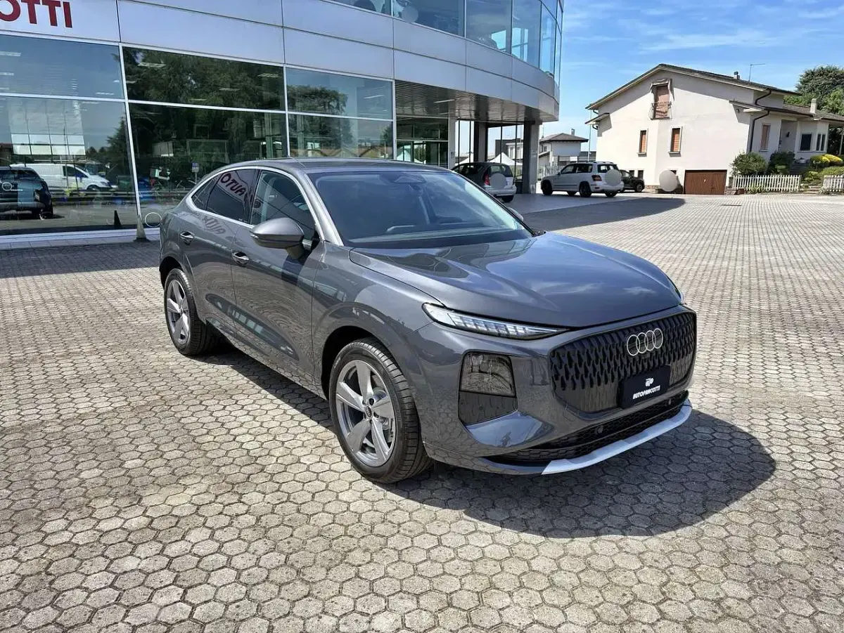 Nuova Audi Q3 Sportback Advanced 150 CV (110 kW) 2026 Grigio tambora metallizzato SUV