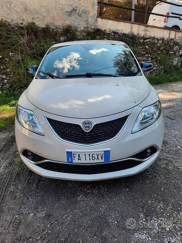 Usata Lancia Ypsilon S 95 CV (69 kW) 2015 Bianco Utilitaria