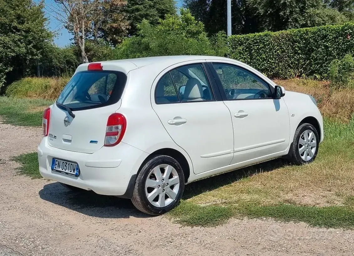 Usata Nissan Micra 80 CV (58 kW) 2012 Nero Utilitaria