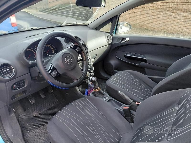 Usata Opel Corsa 86 CV (63 kW) 2011 Blu Utilitaria