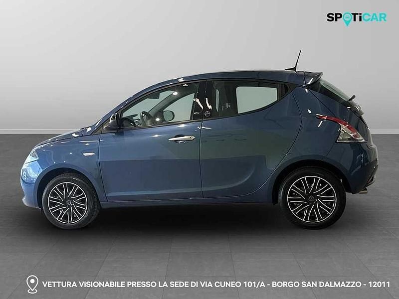 Usata Lancia Ypsilon Gold 70 CV (51 kW) 2021 Blu Utilitaria
