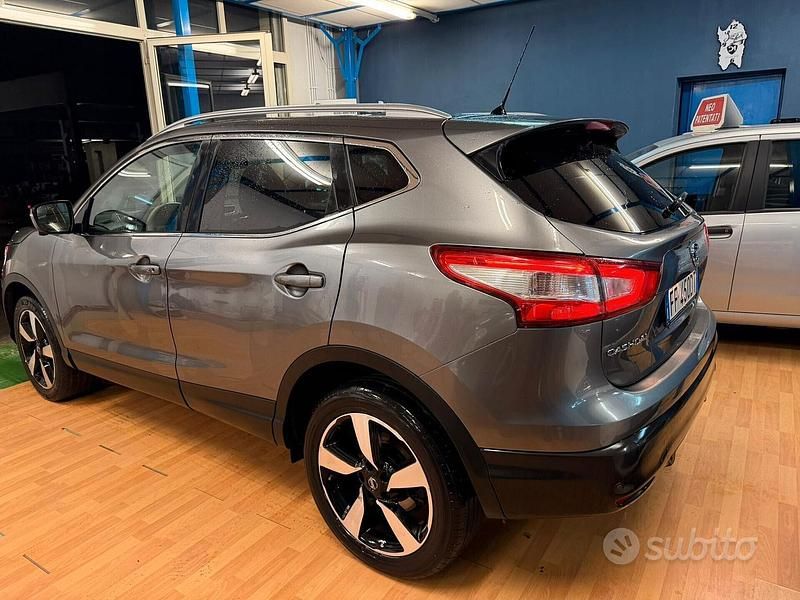 Usata Nissan Qashqai Tekna 110 CV (80 kW) 2016 Grigio SUV