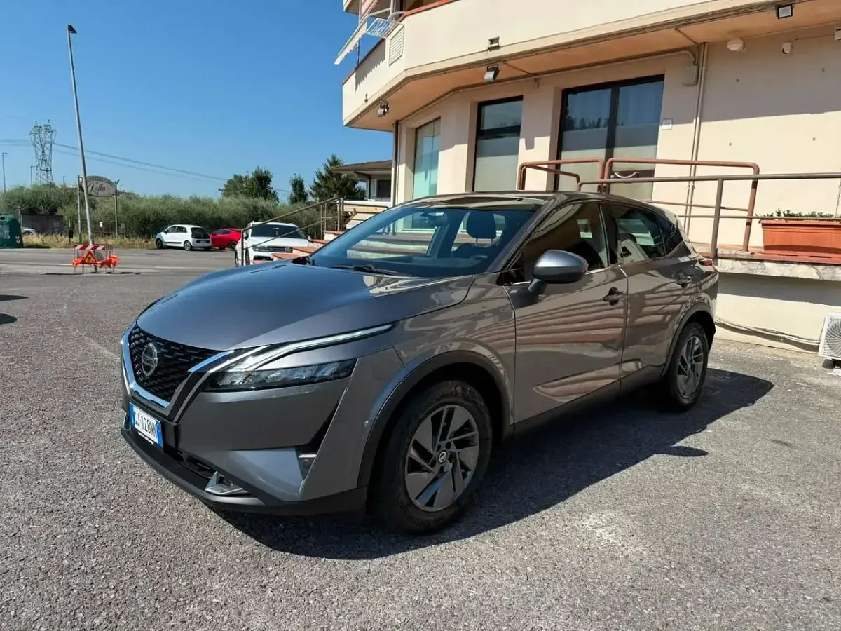 Usata Nissan Qashqai Acenta 140 CV (102 kW) 2022 Grigio SUV