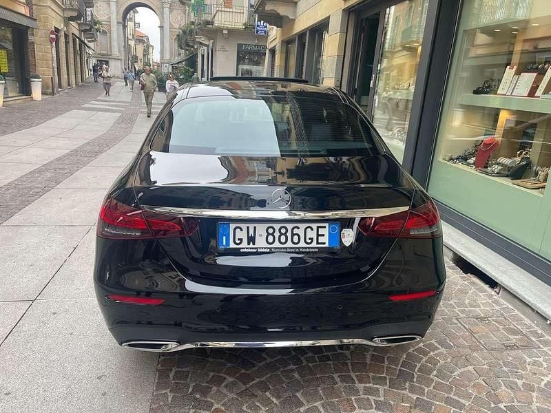 Usata Mercedes E220 AMG 200 CV (147 kW) 2023 Nero Berlina